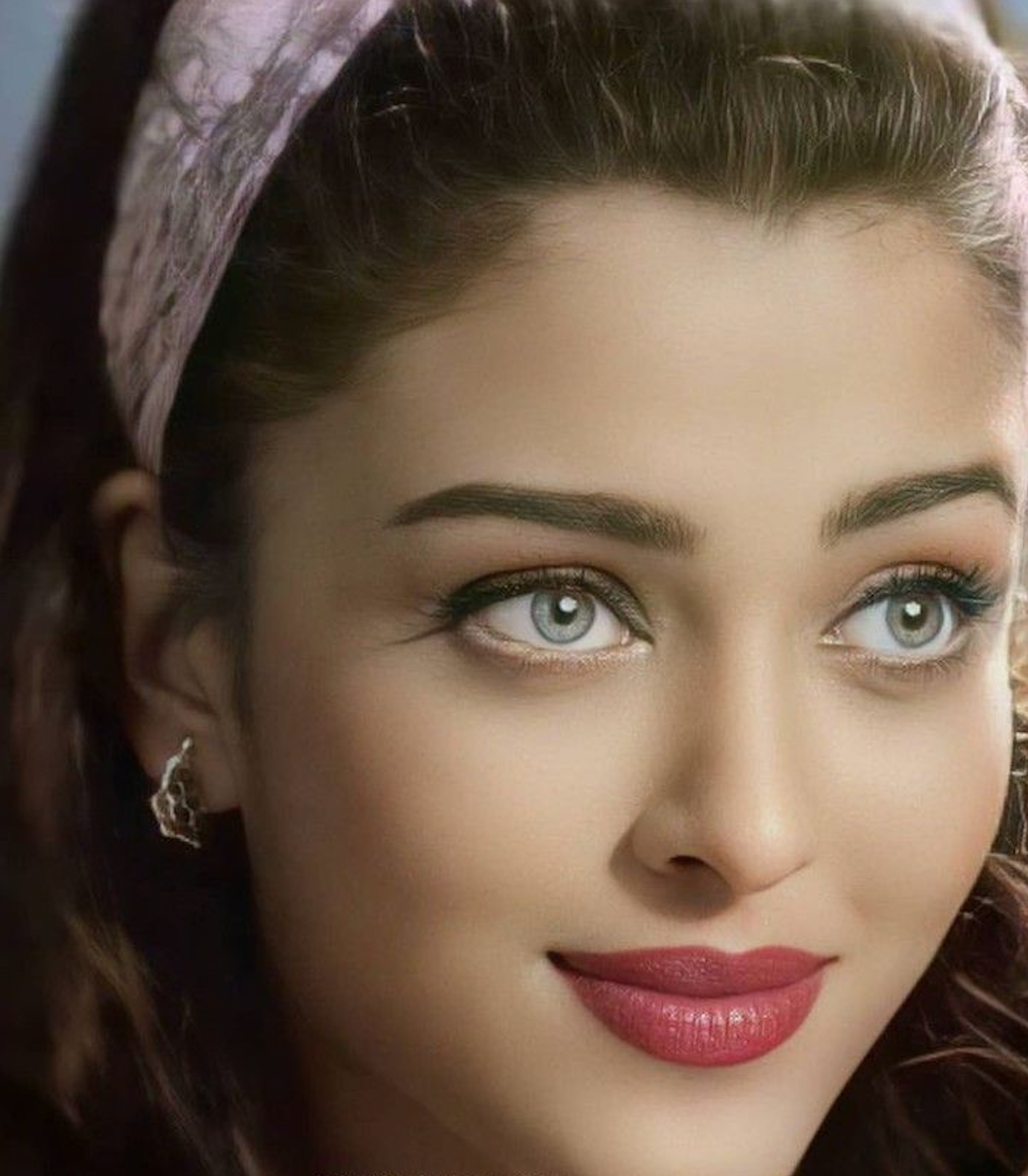 Y2K Beauty: Here’s everything you need to know about this nostalgic trend!