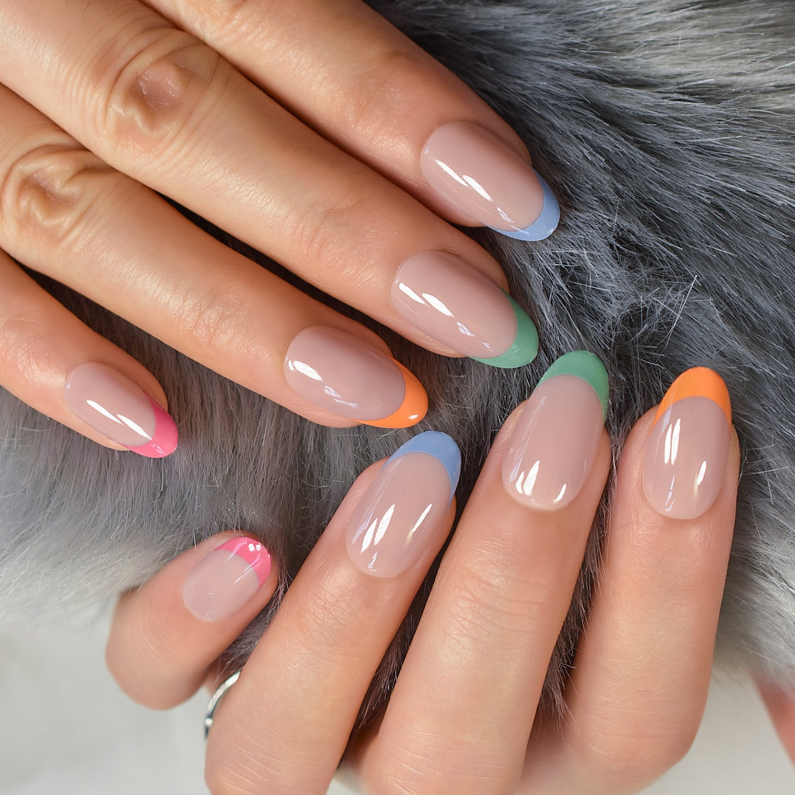 Spring - Medium Round - Press on Nails