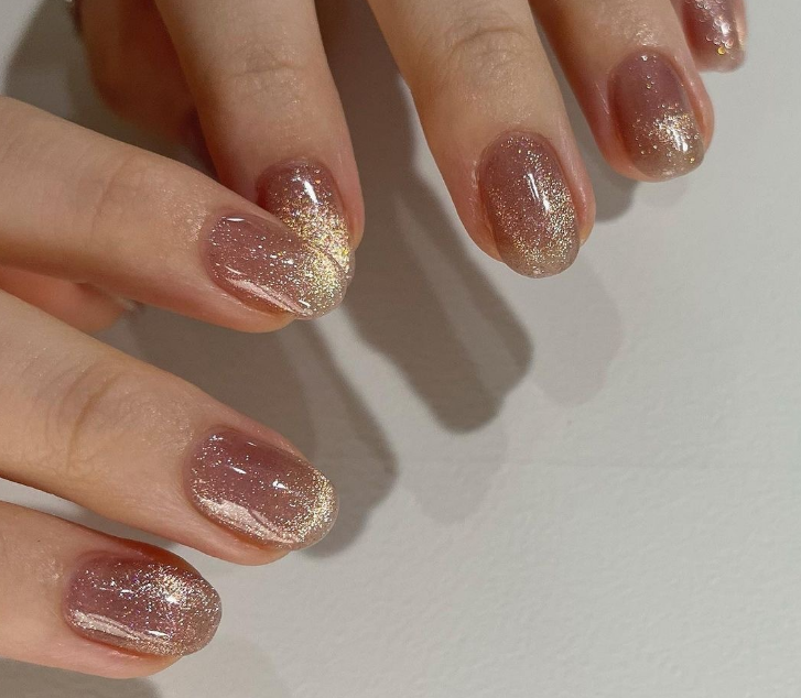 Flirt Alert | Short, Round Press-On Nails